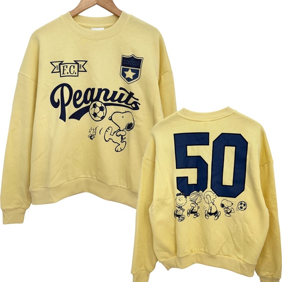 Peanuts Tops - Peanuts Soccer Sweatshirt Women’s Small NWT